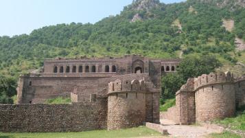 Bhangarh & Abhaneri Tour Package by Car